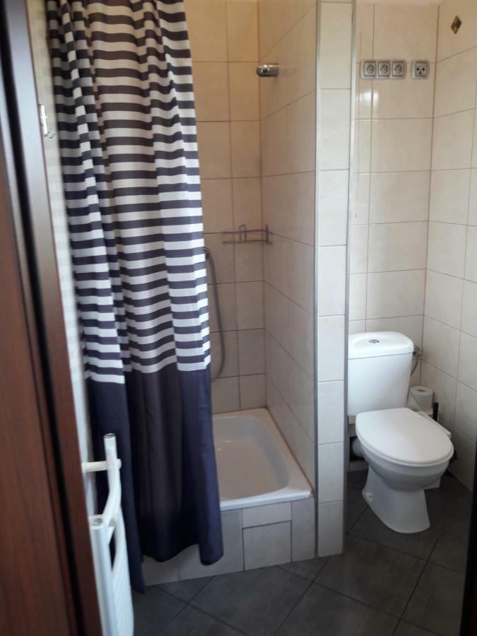 Długotęka Pokoje Goscinne Z Lazienkami Przy Wroclawiu, Darmowy Parking מראה חיצוני תמונה