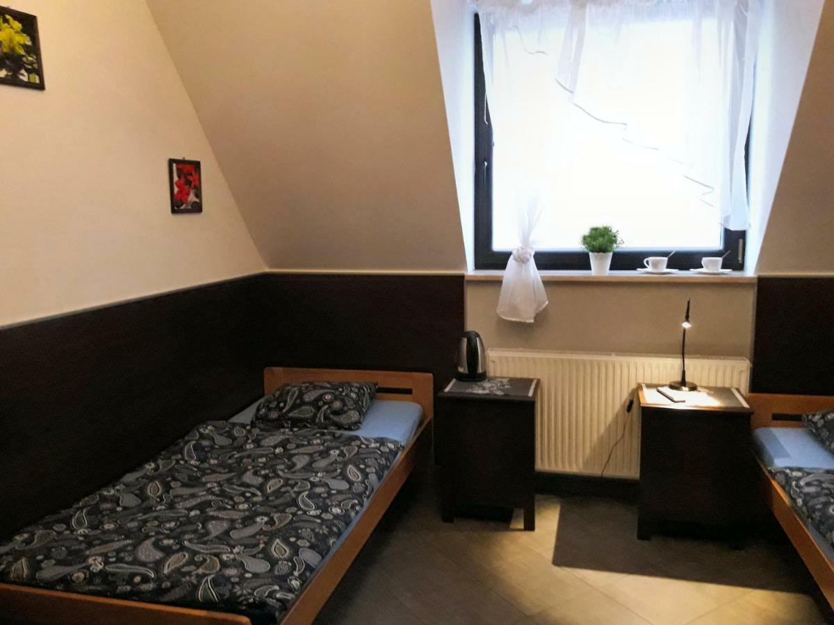 Długotęka Pokoje Goscinne Z Lazienkami Przy Wroclawiu, Darmowy Parking מראה חיצוני תמונה
