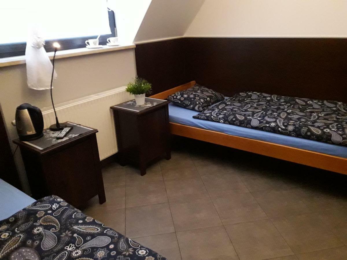 Długotęka Pokoje Goscinne Z Lazienkami Przy Wroclawiu, Darmowy Parking מראה חיצוני תמונה